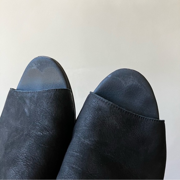 Lucky Brand | Florent Suede Leather Minimalist Mule Flat - Picture 3 of 8